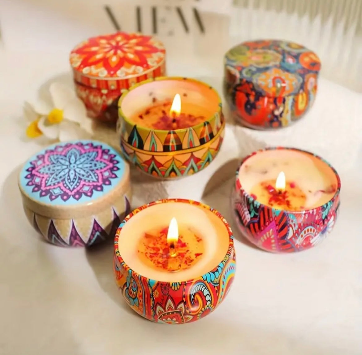 4 SCENTED CANDLES